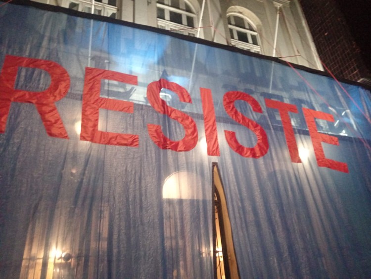 Atentado: teatro en movimiento por la ciudad y nuevas formas de mirar