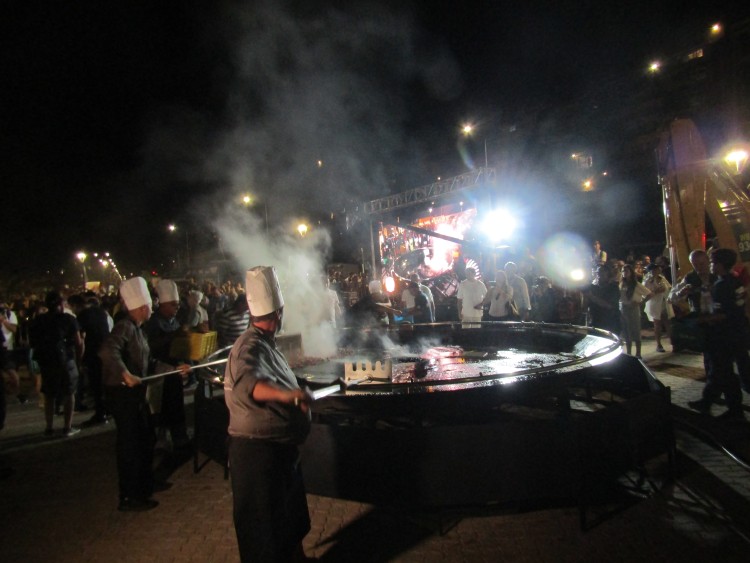 Pesca embarcada y Paella Gigante: Piri&aacute;polis celebr&oacute; su edici&oacute;n 26 con m&uacute;sica y tradici&oacute;n