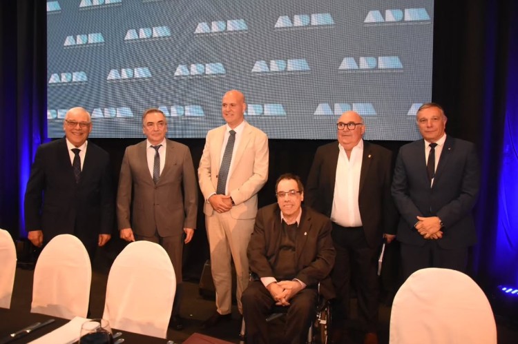 Uruguay juega sus cartas para 2027: m&aacute;s vuelos, beneficios y cuatro estrategias tur&iacute;sticas
