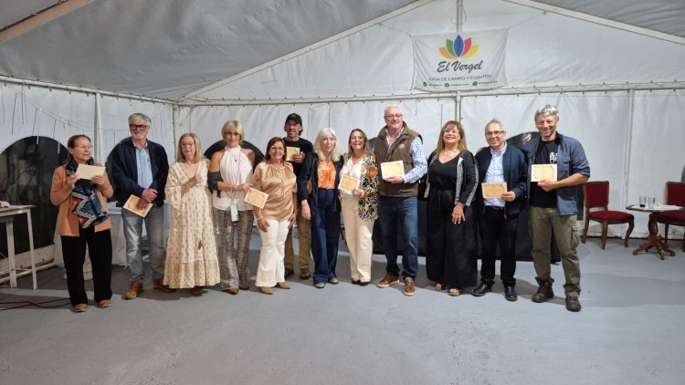 Vernissage en El Vergel: arte y naturaleza en una tarde inolvidable en Los Cerrillos