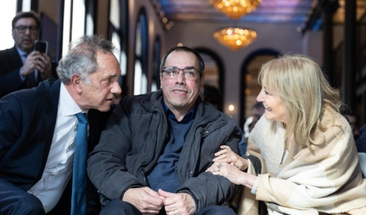 Buquebus present&oacute; su ferry el&eacute;ctrico y una campa&ntilde;a tur&iacute;stica que mira al 2025