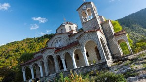 Ropoto, el pueblo inclinado de Grecia: casas torcidas y un destino que sorprende
