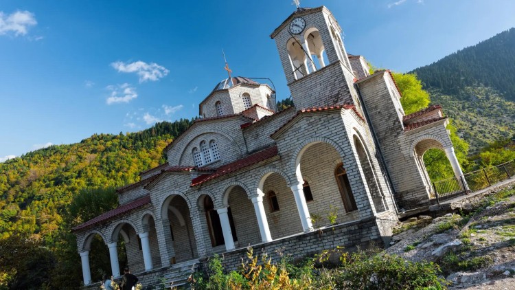 Ropoto, el pueblo inclinado de Grecia: casas torcidas y un destino que sorprende