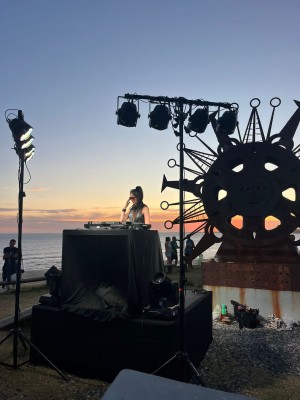 Sunset, electr&oacute;nica y televisi&oacute;n en vivo: Atl&aacute;ntida marc&oacute; el final del verano