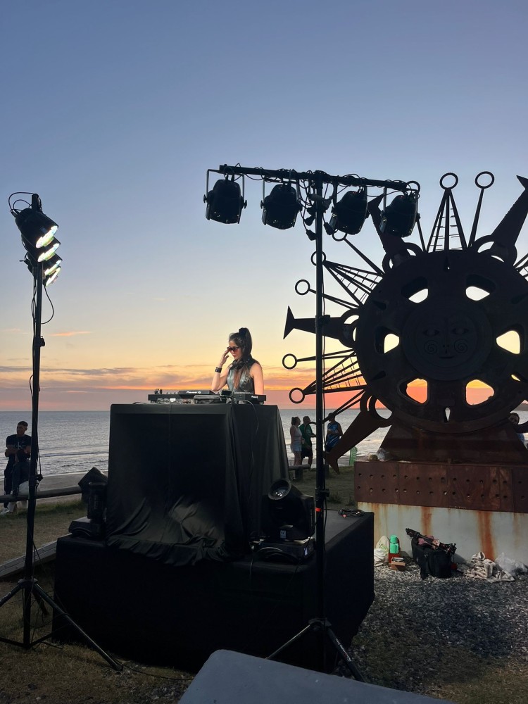 Sunset, electr&oacute;nica y televisi&oacute;n en vivo: Atl&aacute;ntida marc&oacute; el final del verano