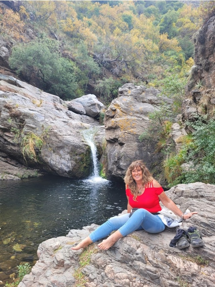 Ley del desdoblamiento del tiempo: diferencias con la l&oacute;gica global convergente